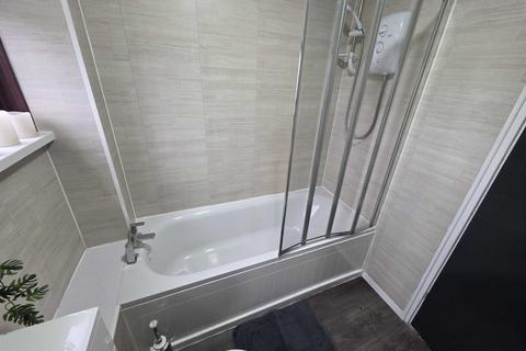 1 bedroom in a house share to rent, 2X Double rooms available B45