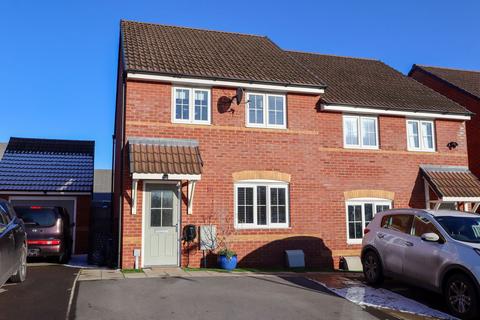 3 bedroom end of terrace house for sale, Lightning Road, Calne SN11