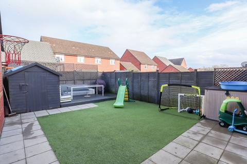 3 bedroom end of terrace house for sale, Lightning Road, Calne SN11