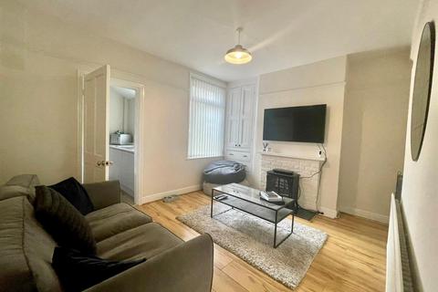 2 bedroom terraced house to rent, Sutherland Street, South Bank