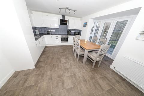 4 bedroom detached house for sale, Newtonmore Drive, Kirkcaldy