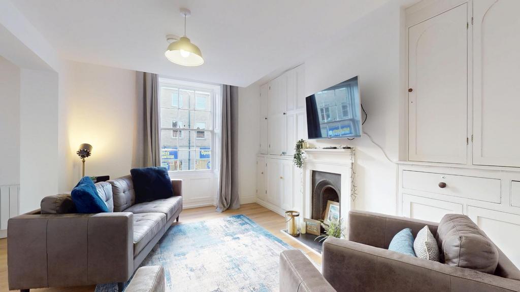 Flat-2-38-Boroughgate-LIVING-ROOM 1.jpg
