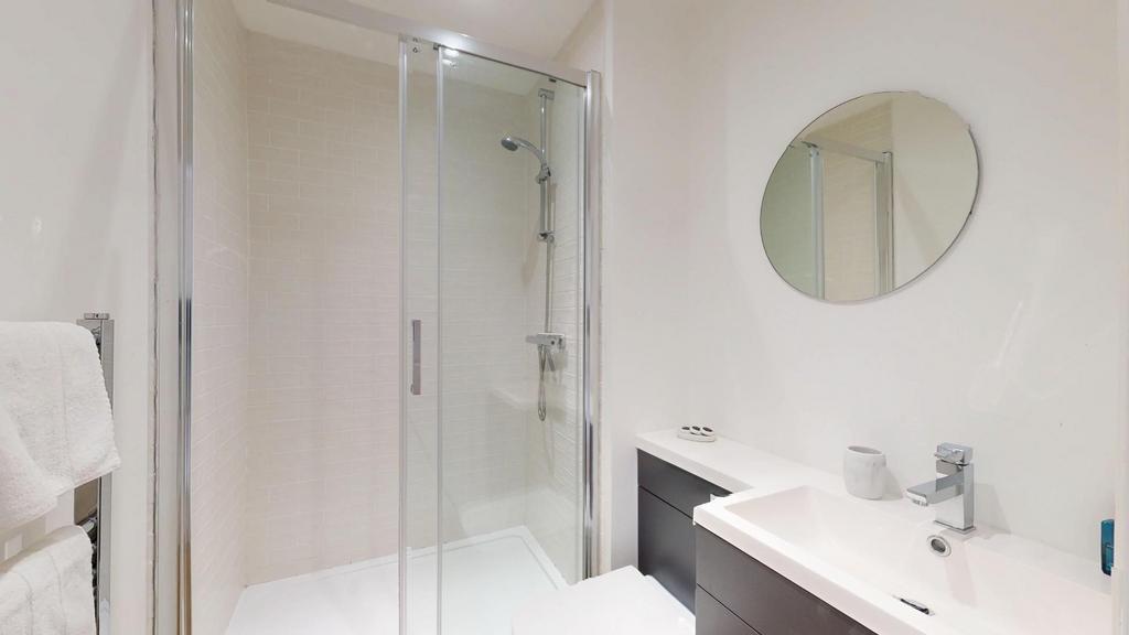 Flat-2-38-Boroughgate-BATHROOM.jpg