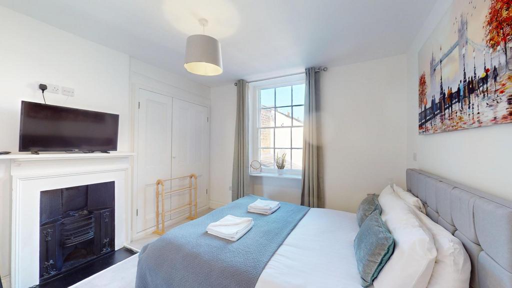 Flat-2-38-Boroughgate-BEDROOM.jpg