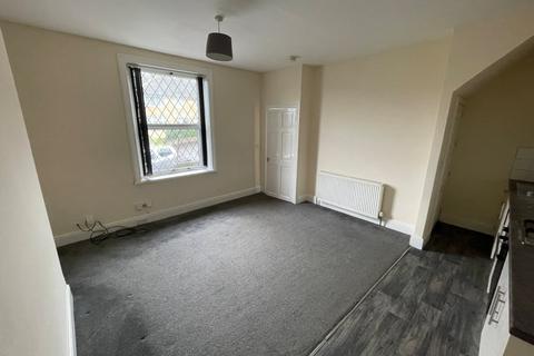 3 bedroom terraced house to rent, Newsome Road, West Yorkshire HD4