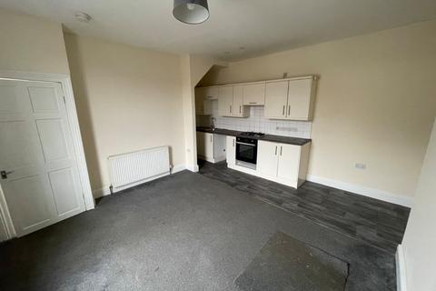 3 bedroom terraced house to rent, Newsome Road, West Yorkshire HD4