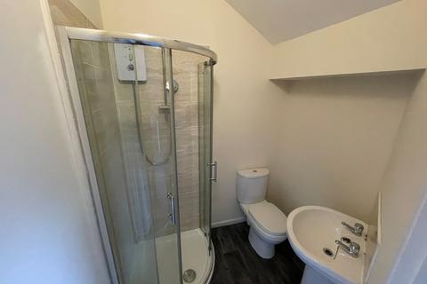 3 bedroom terraced house to rent, Newsome Road, West Yorkshire HD4