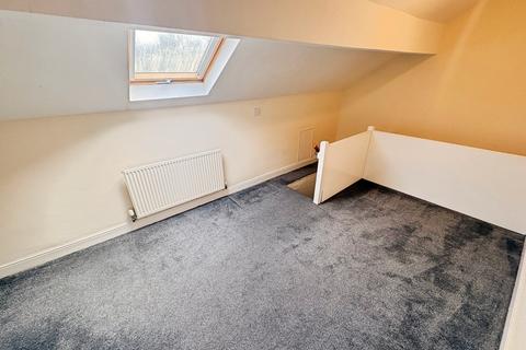 3 bedroom terraced house to rent, Newsome Road, West Yorkshire HD4