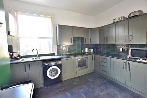 3 bedroom flat to rent, Fox Lane, London, Greater London. N13