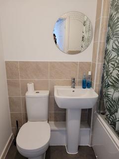2 bedroom flat to rent, Flat 5, 43 Heroes Drive