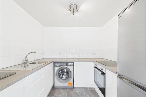 2 bedroom apartment to rent, Hazeldene Court, Tynemouth