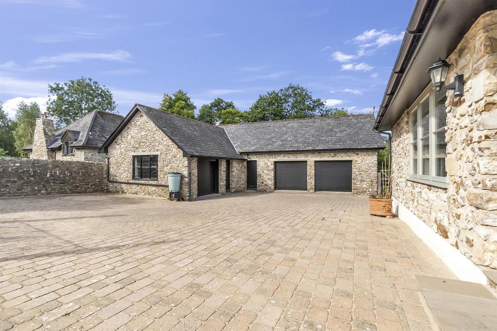 Garage/workshop