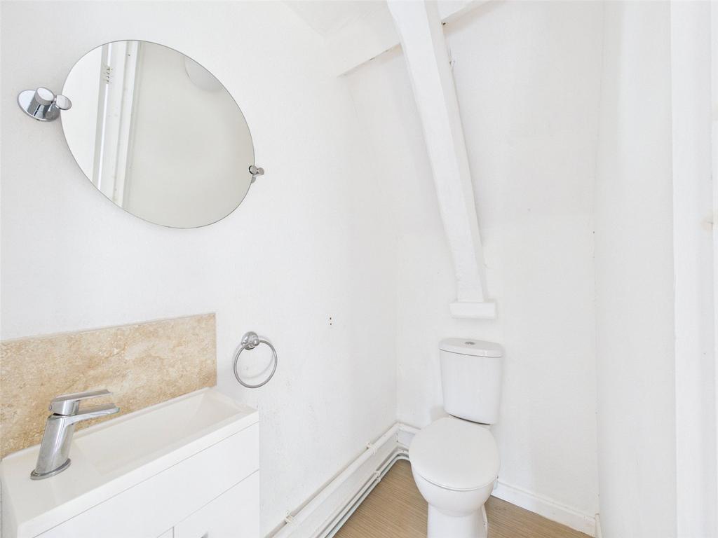 Bed 2 Toilet