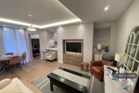 1 bedroom in a flat share to rent, Elm Park Gardens, London, SW10