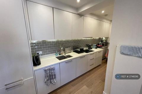 1 bedroom in a flat share to rent, Elm Park Gardens, London, SW10