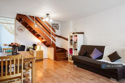 2 bedroom terraced house to rent, Rivington Crescent, London, NW7