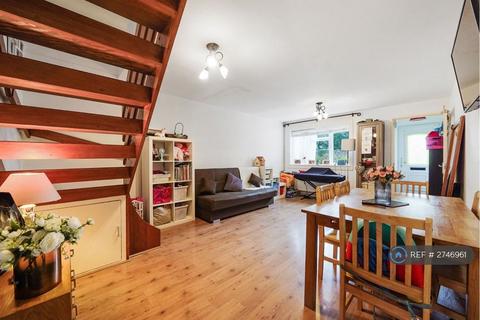 2 bedroom terraced house to rent, Rivington Crescent, London, NW7
