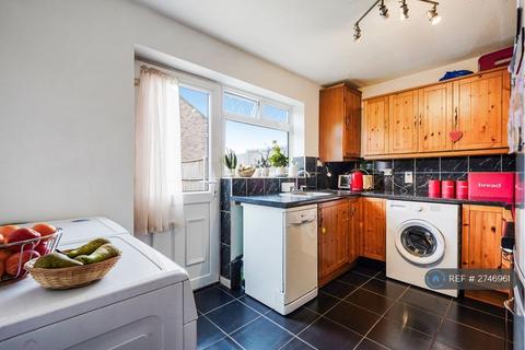 2 bedroom terraced house to rent, Rivington Crescent, London, NW7