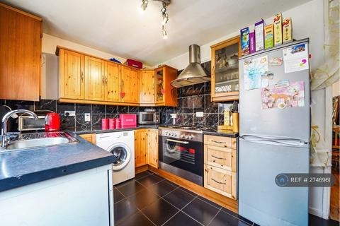 2 bedroom terraced house to rent, Rivington Crescent, London, NW7