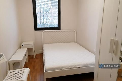 undefined, Carshalton Rd, London, SM1