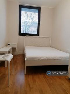 undefined, Carshalton Rd, London, SM1
