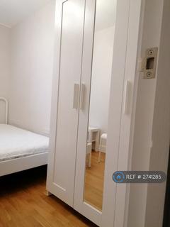 undefined, Carshalton Rd, London, SM1