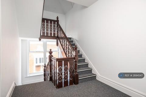 Studio to rent, Southbourne Road, Bournemouth, BH6