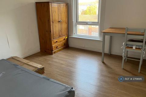 1 bedroom in a house share to rent, Boundary Road, Chatham, ME4