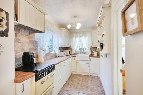 3 bedroom detached house for sale, Castle Lane, Gravesend