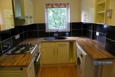 1 bedroom flat to rent, Laleham Road, Shepperton, TW17
