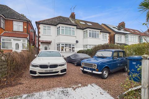 3 bedroom semi-detached house to rent, Sandringham Gardens, London