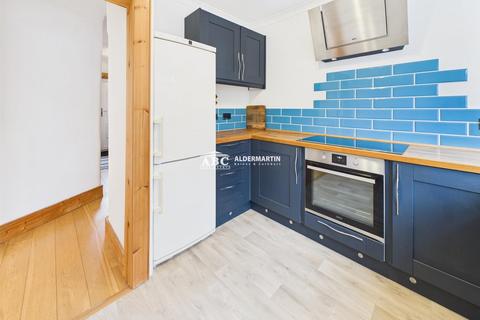 3 bedroom semi-detached house to rent, Sandringham Gardens, London