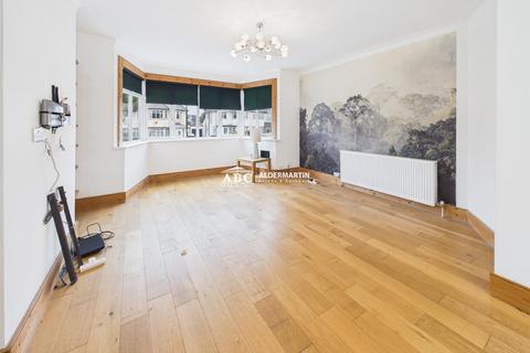 3 bedroom semi-detached house to rent, Sandringham Gardens, London