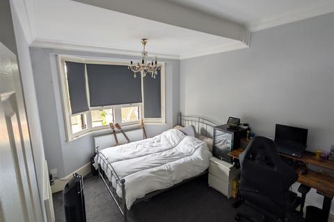 House of multiple occupation to rent, High Street, Old Town, HP1