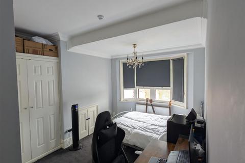 House of multiple occupation to rent, High Street, Old Town, HP1