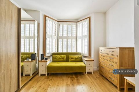2 bedroom flat to rent, Rothschild Road, London, W4