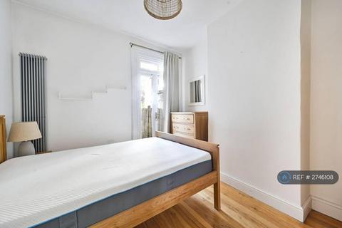 2 bedroom flat to rent, Rothschild Road, London, W4