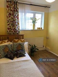 2 bedroom flat to rent, East Street, London, SE17