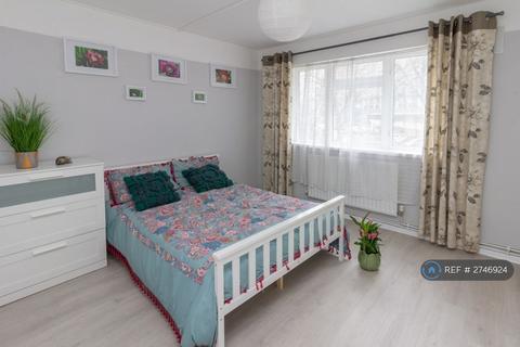 2 bedroom flat to rent, East Street, London, SE17