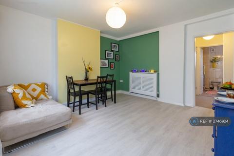 2 bedroom flat to rent, East Street, London, SE17