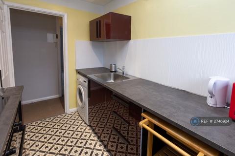 2 bedroom flat to rent, East Street, London, SE17