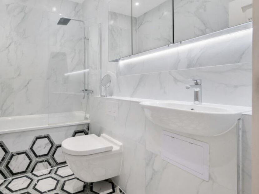 Bathroom.JPG