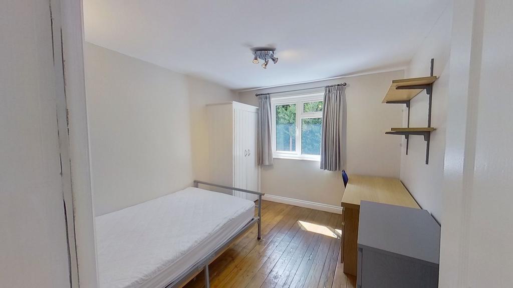 Bright, simply furnished single bedroom with wo...