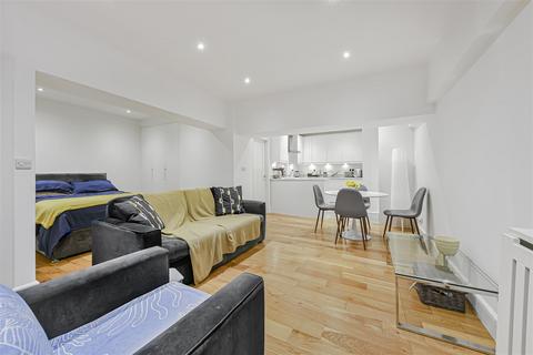Studio to rent, Grove End Road, London NW8