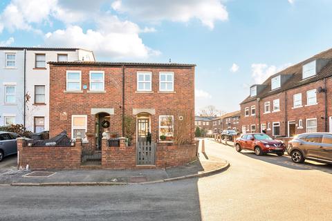 2 bedroom end of terrace house for sale, Lonsdale Close, London