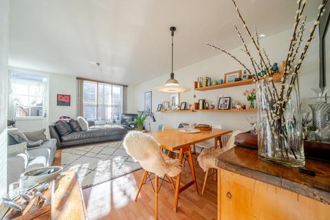 2 bedroom end of terrace house for sale, Lonsdale Close, London