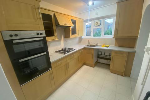 2 bedroom flat to rent, 2 Bedroom Flat For Rent Tivendale, N8