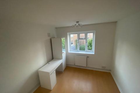 2 bedroom flat to rent, 2 Bedroom Flat For Rent Tivendale, N8