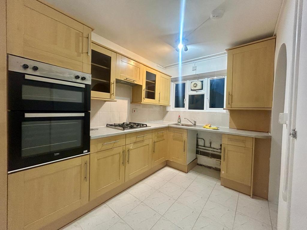 2 Bedroom Flat For Rent N8