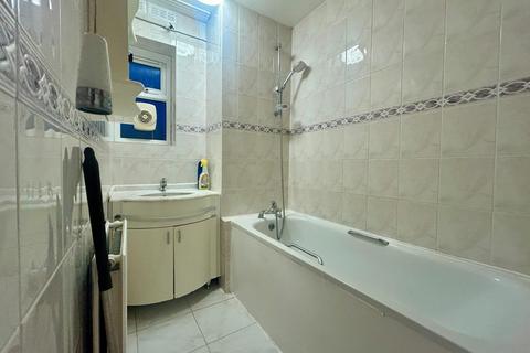 2 bedroom flat to rent, 2 Bedroom Flat For Rent Tivendale, N8
